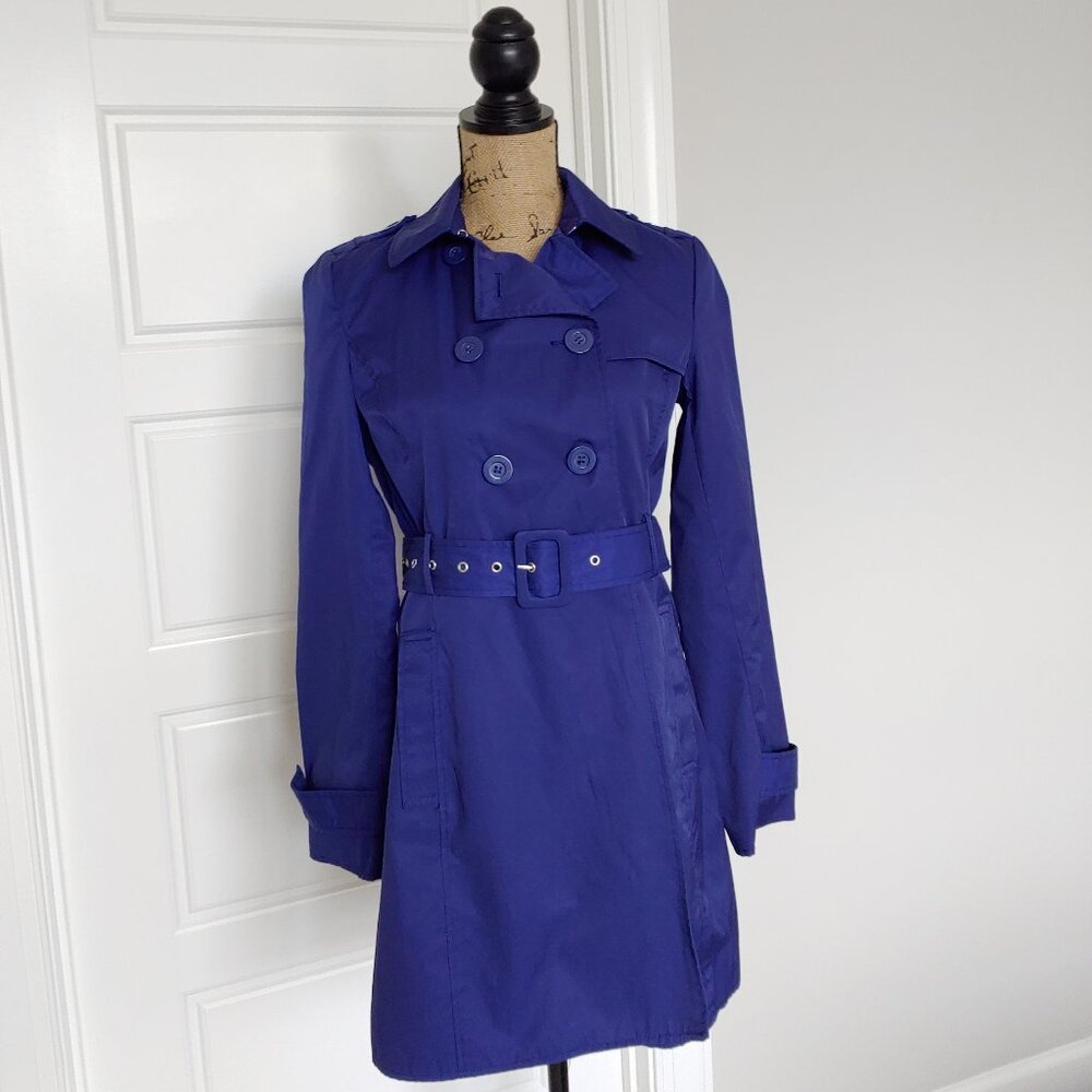Kenneth Cole Reaction Royal Blue. Completely Lined. Size Small, No stains,